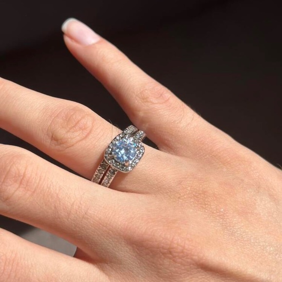 New 3.2 CT Cushion Cut Halo White Sapphire 14k White Gold Plated Bridal Ring Set - Picture 6 of 14